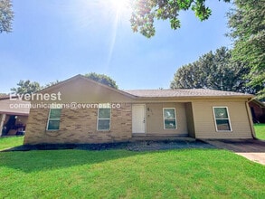 Building Photo - 3415 Castle Dr