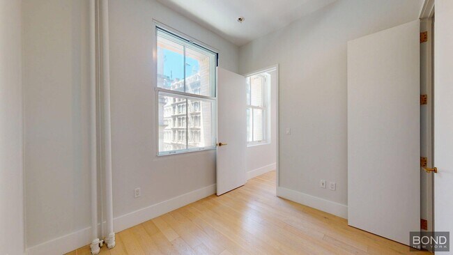 Foto del edificio - 452 Broome St