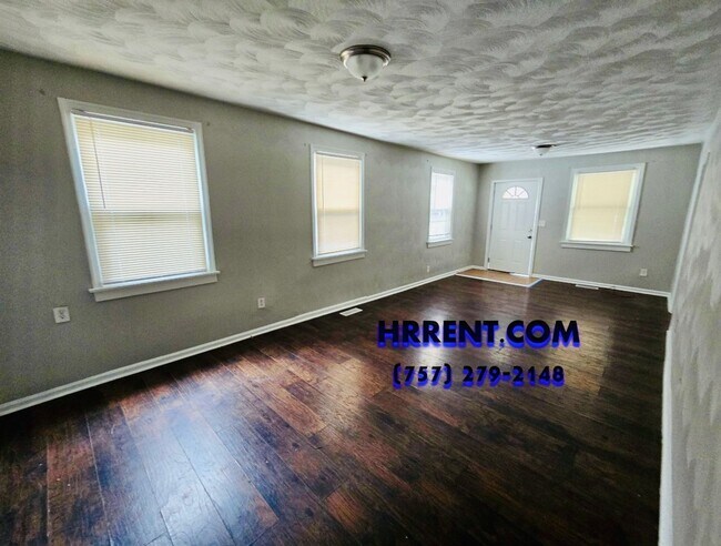 Foto del edificio - Adorably Renovated 3 Bedroom 2 Bath Single...