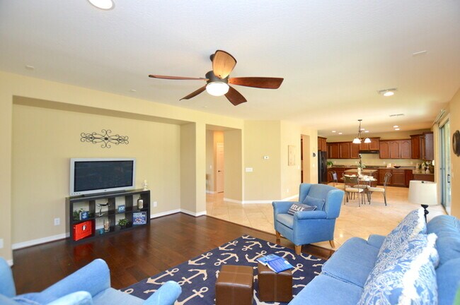 Building Photo - 6 Bedroom / 4 Bathroom In Chandler