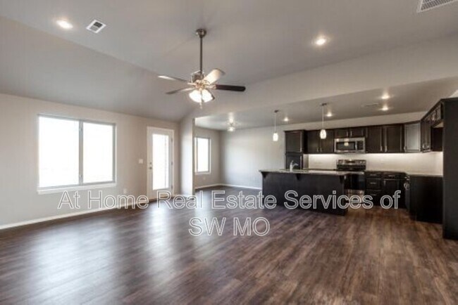 Foto del edificio - 3132 N Oakland Ave