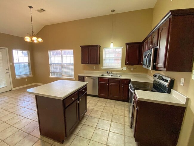 Building Photo - 3 bed, 2 bath in Cordova near Shelby Farms