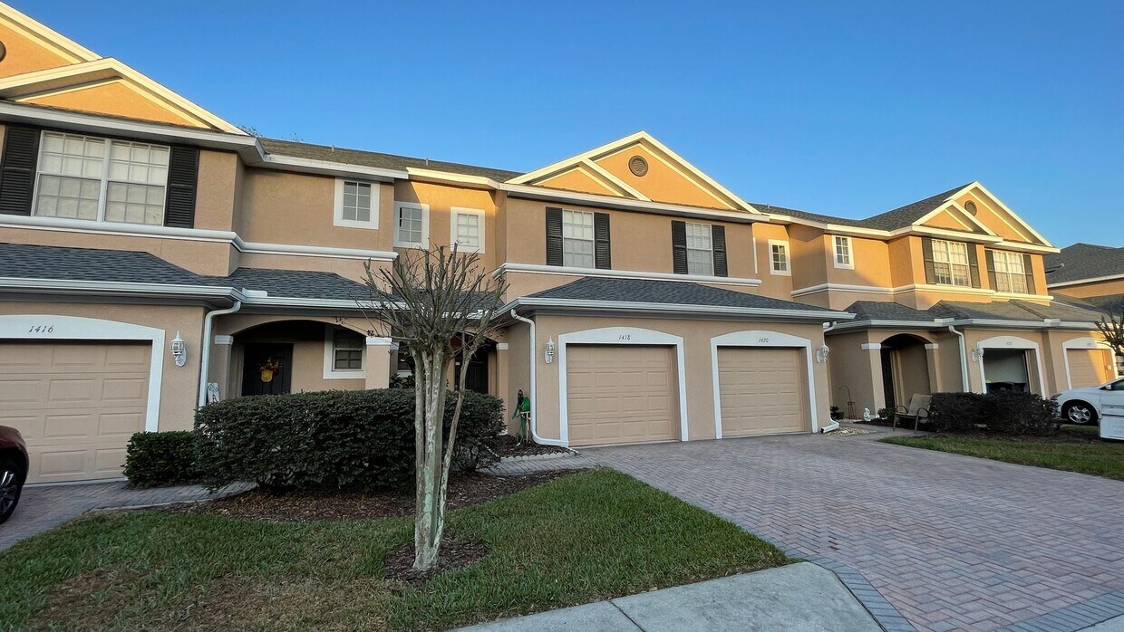 Foto principal - Unfurnished Annual Rental