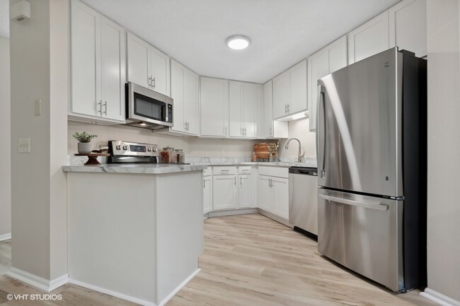 Building Photo - Charming Renovated Home with Modern Amenit...
