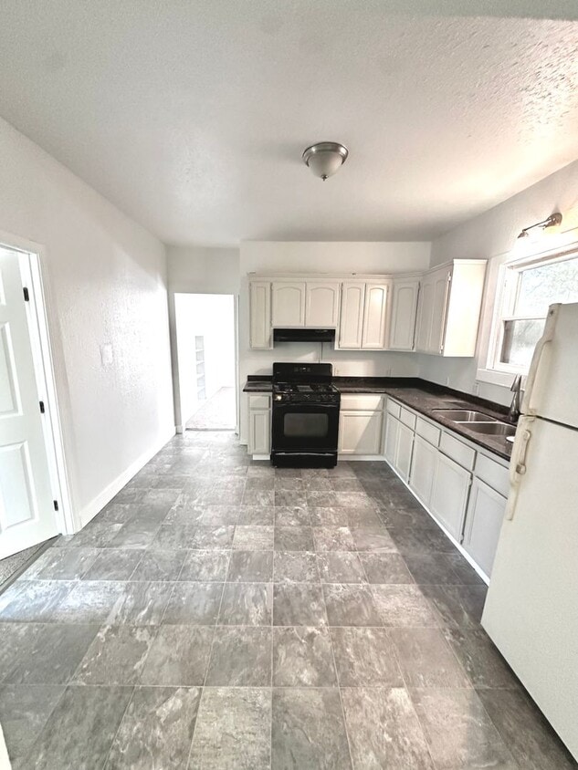 Primary Photo - 3135 32nd St