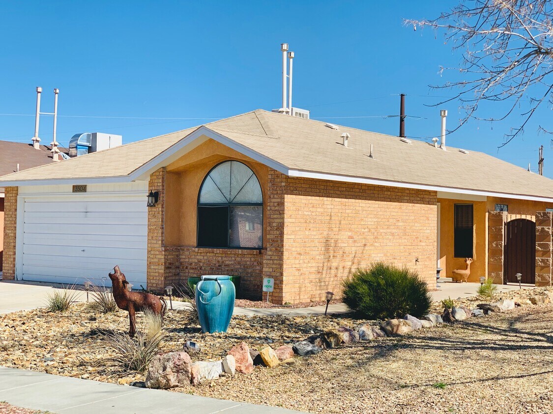 Foto principal - 3504 Running Bird Pl NW