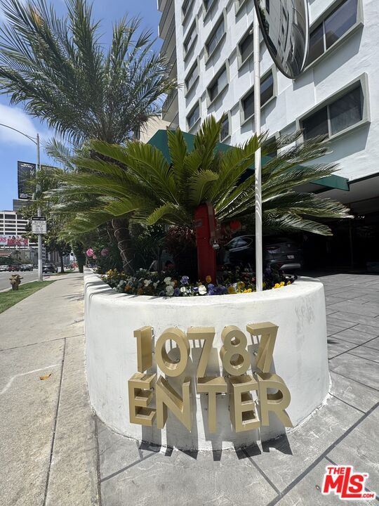 Foto del edificio - 10787 Wilshire Blvd