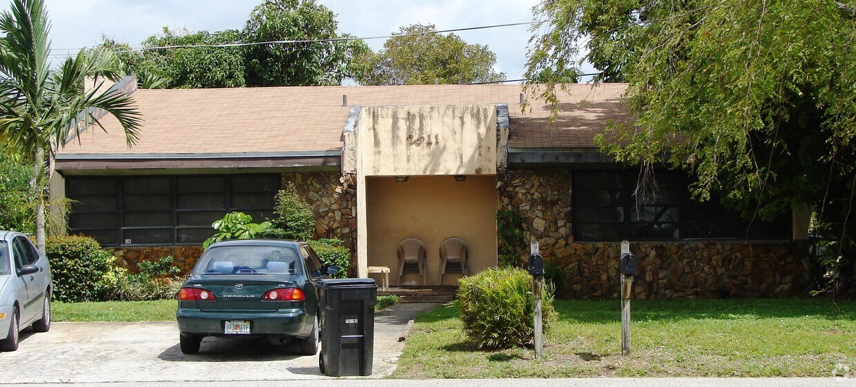 Building Photo - 2611 SW 5th St