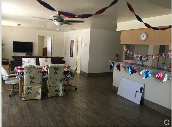 Interior Photo - 1821-1827 S Jefferson Ave