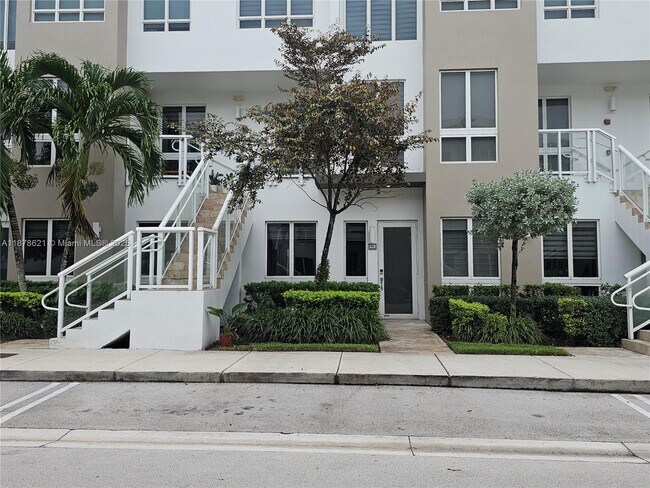 Building Photo - 10260 NW 63rd Terrace