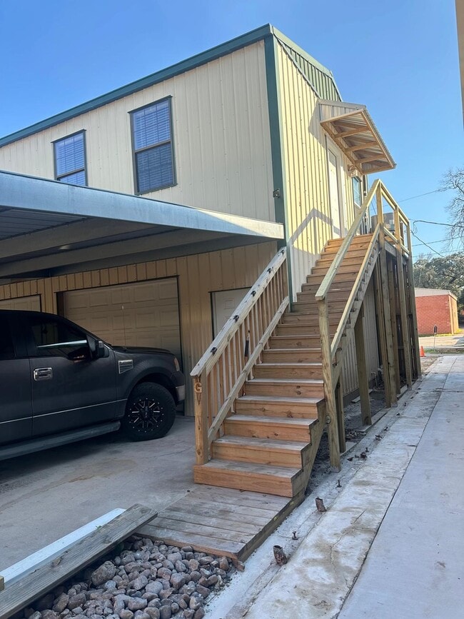 Building Photo - 519 Spring St