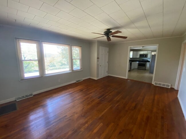 Building Photo - 129 Freedom Dr