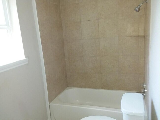 Foto del edificio - 9919 Forest Hollow Dr.