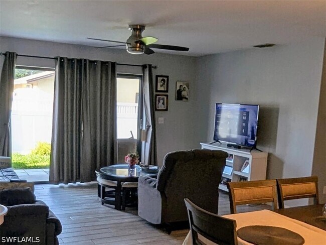 Foto del edificio - 715 SE 47th St