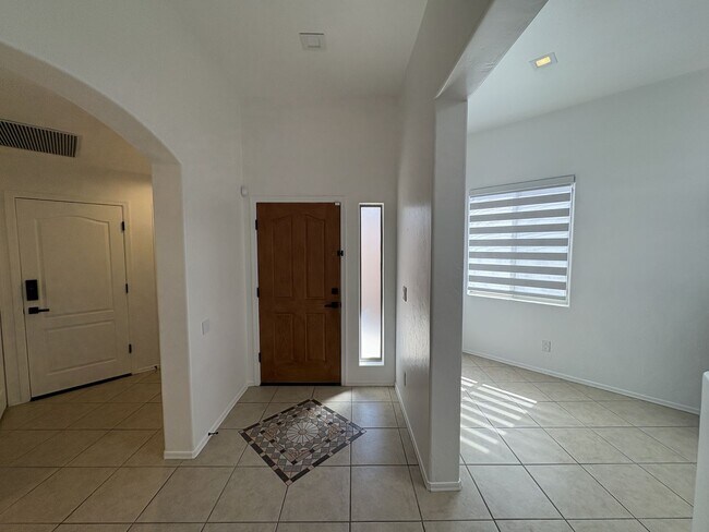 Building Photo - Gated community near Sabino Canyon/Tangue Verde