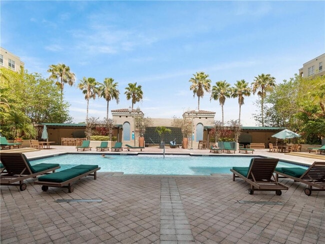 Building Photo - 520 SE 5 Ave