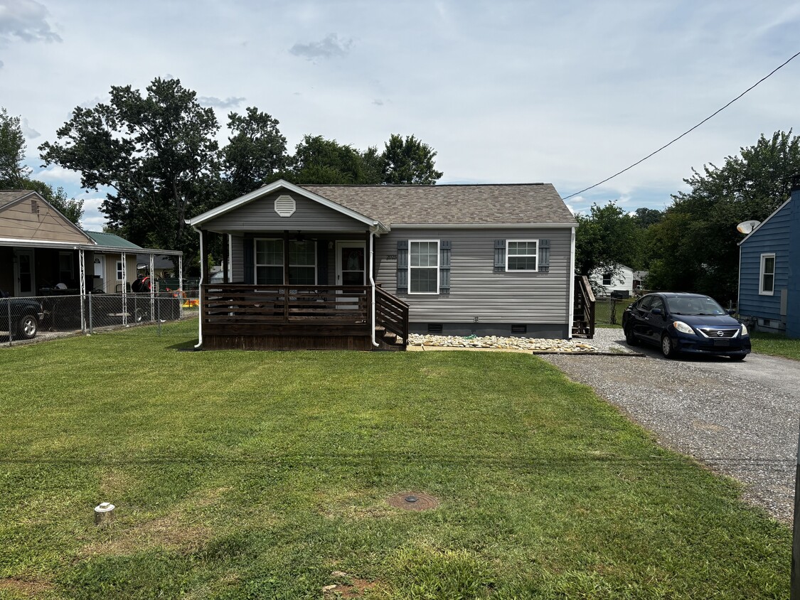 Photo - 2025 McClung Ave (Knoxville, TN)