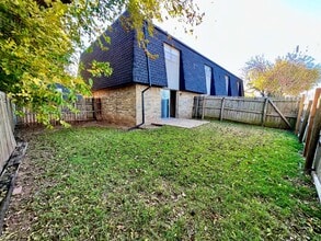 Building Photo - 1207 Lakecrest Dr