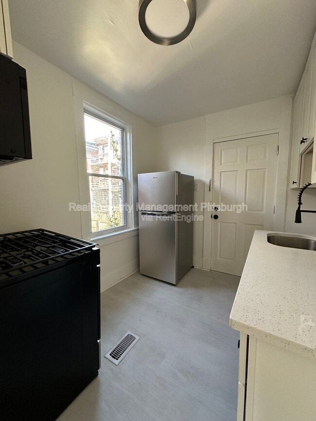 Photo - 1611 Westmont Ave Apartment