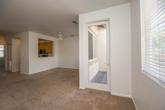 Building Photo - 3 bedroom townhome located In Rancho Carri...