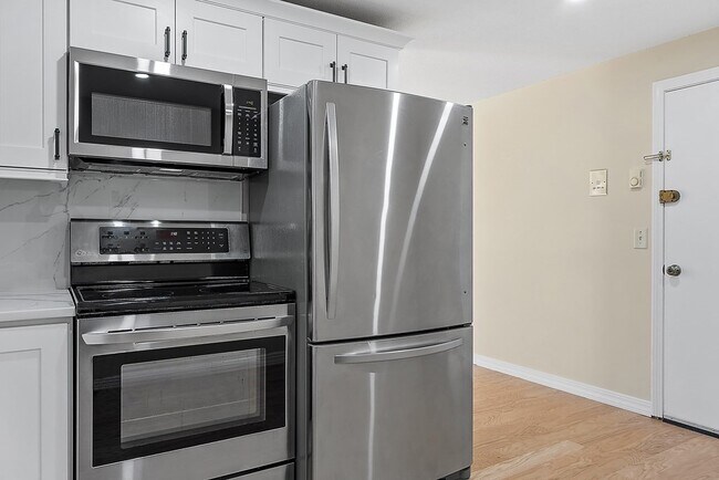 Building Photo - 39 Pleasant St