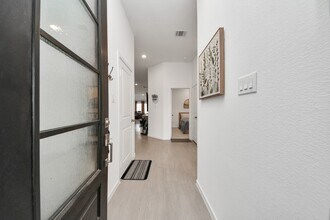 Building Photo - 8202 Tempest Stone Dr