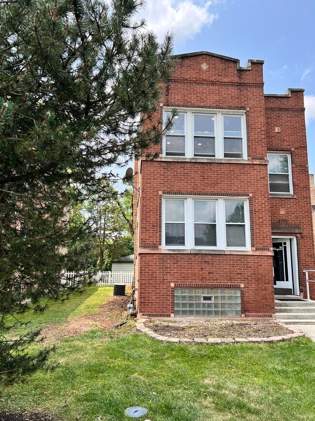 Foto del edificio - 3622 Rosemear Ave