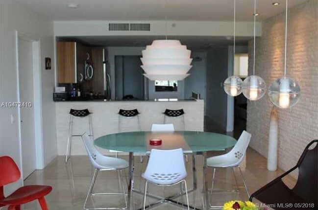 Foto del edificio - 6305 Indian Creek Dr