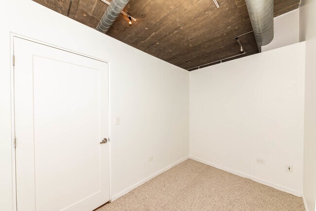 Building Photo - 1151 W 14th Pl