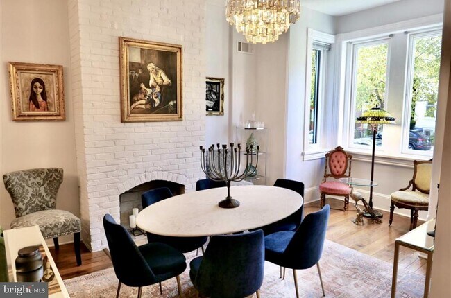 Building Photo - 815 11th St NE