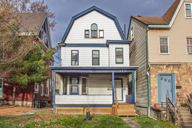Foto del edificio - 319 Franklin Ave