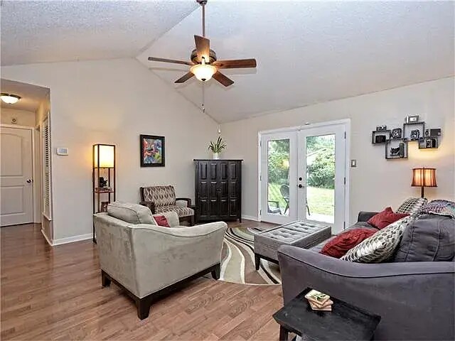 Foto del edificio - 814 Hill Wood Dr