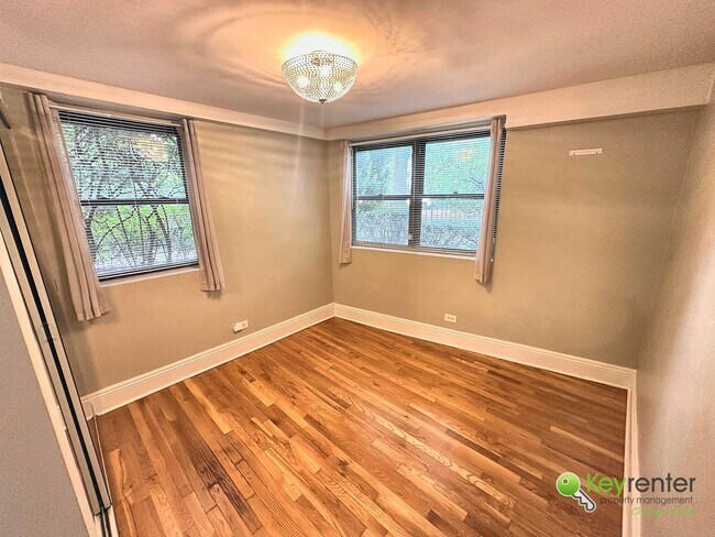Foto del edificio - 1353 W Fargo Ave