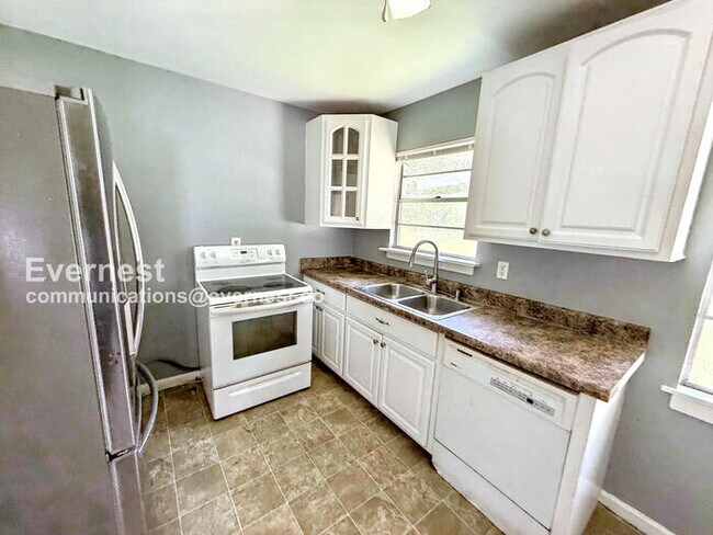 Foto del edificio - 2907 Lakeside Dr