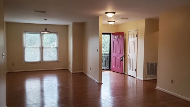 Foto del edificio - 1542 Surry Hill Ct