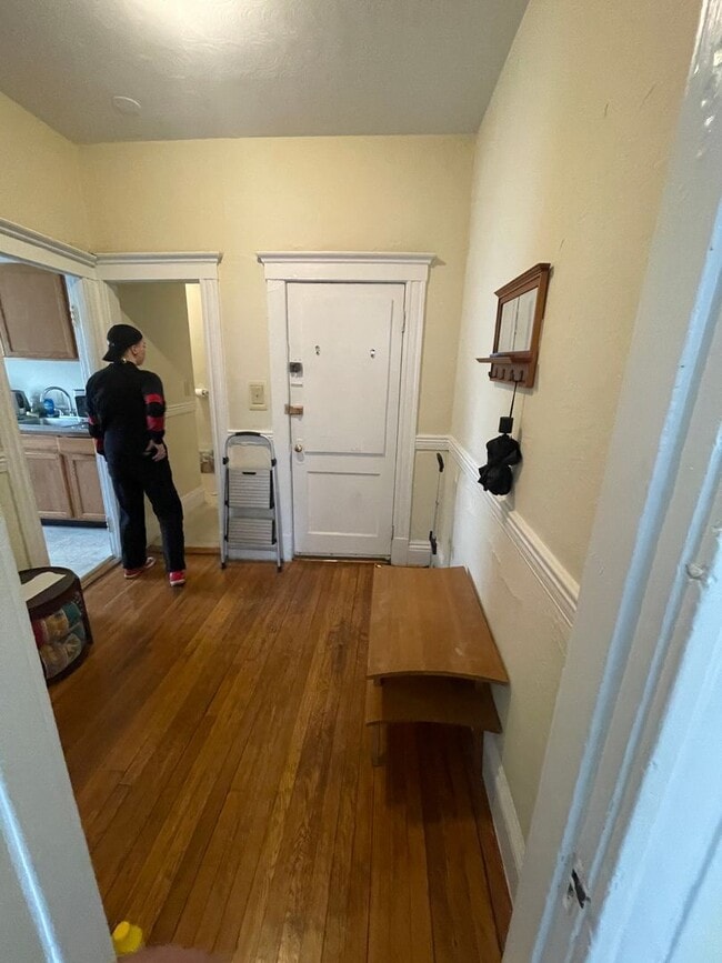 Photo - No Fee Split 2 Bed on Green Line Nice large even rooms HT HW Inc STUDENTS ok House