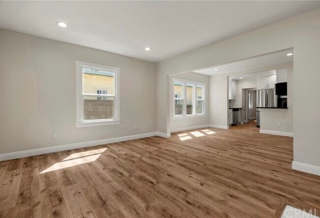 Building Photo - 747 N Wilton Pl