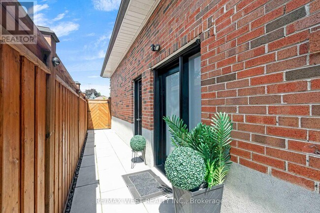 Photo du bâtiment - 177 Searle Ave