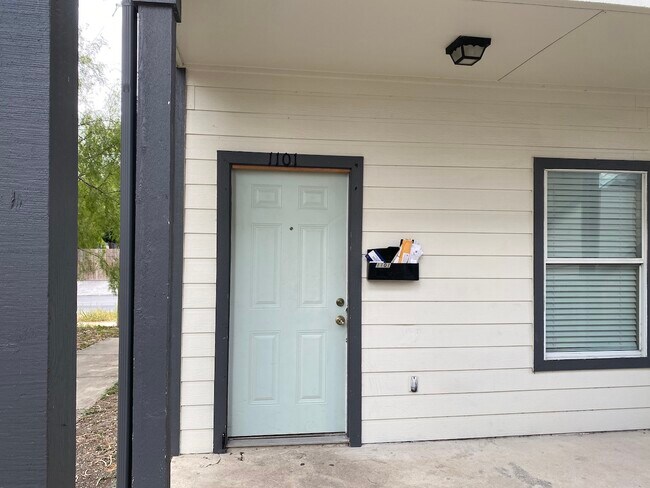 Photo - 1707 Dawson St (San Antonio, TX) Apartment