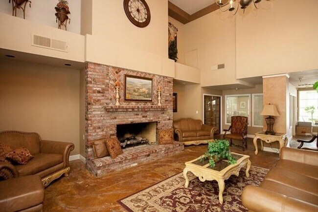 Foto del edificio - 8153 N Cedar Ave