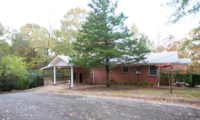 Building Photo - 401 Valley View Dr