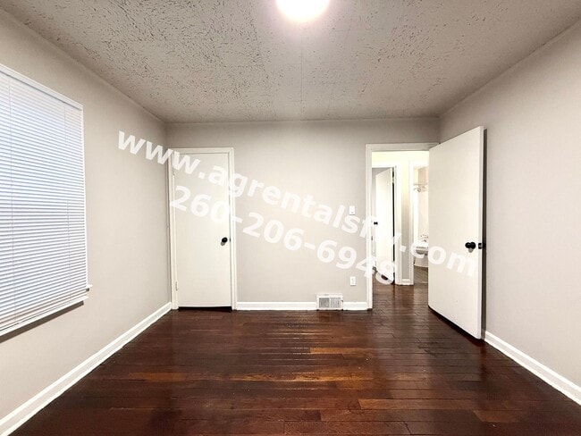 Building Photo - 2 Bedroom House