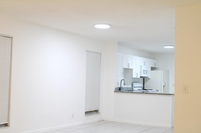 Building Photo - 4691 Orleans Ct