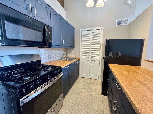 Foto del edificio - 217 W Main St