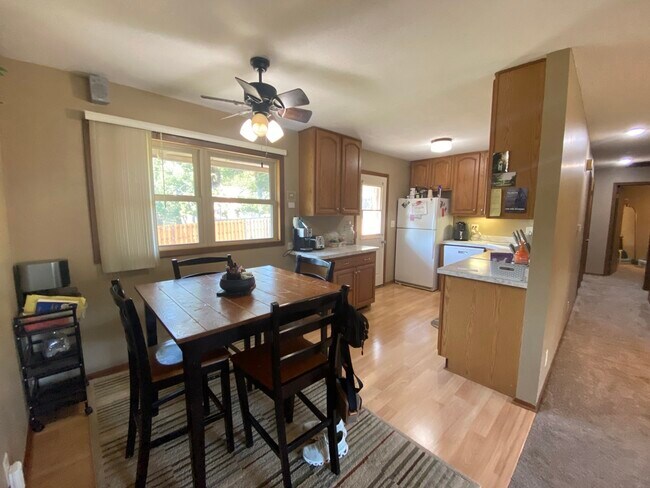 Dining and kitchen - 1400 Fairfield St