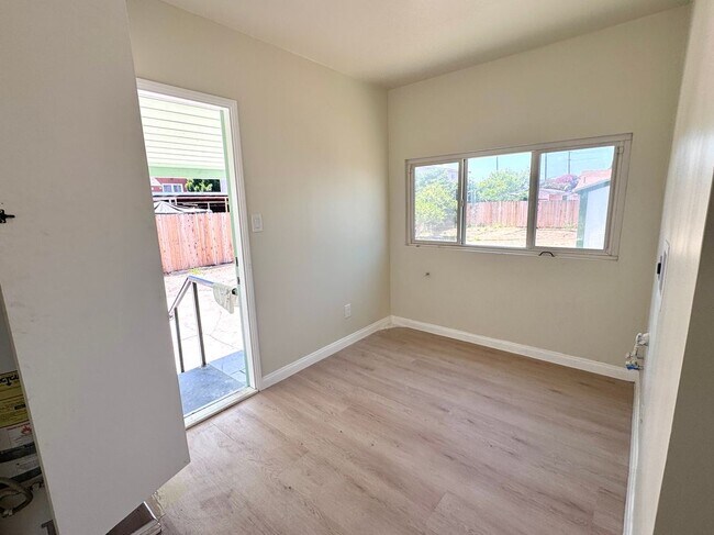 Foto del edificio - 319 N Rowan Ave