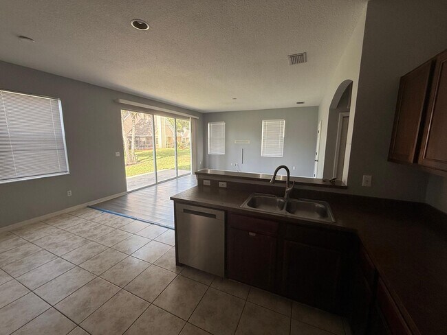 Foto del edificio - 3635 Pine Knot Dr
