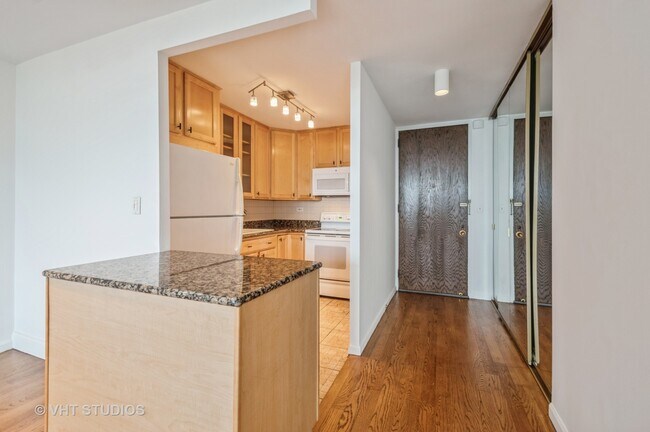 Building Photo - 720 W Gordon Terrace
