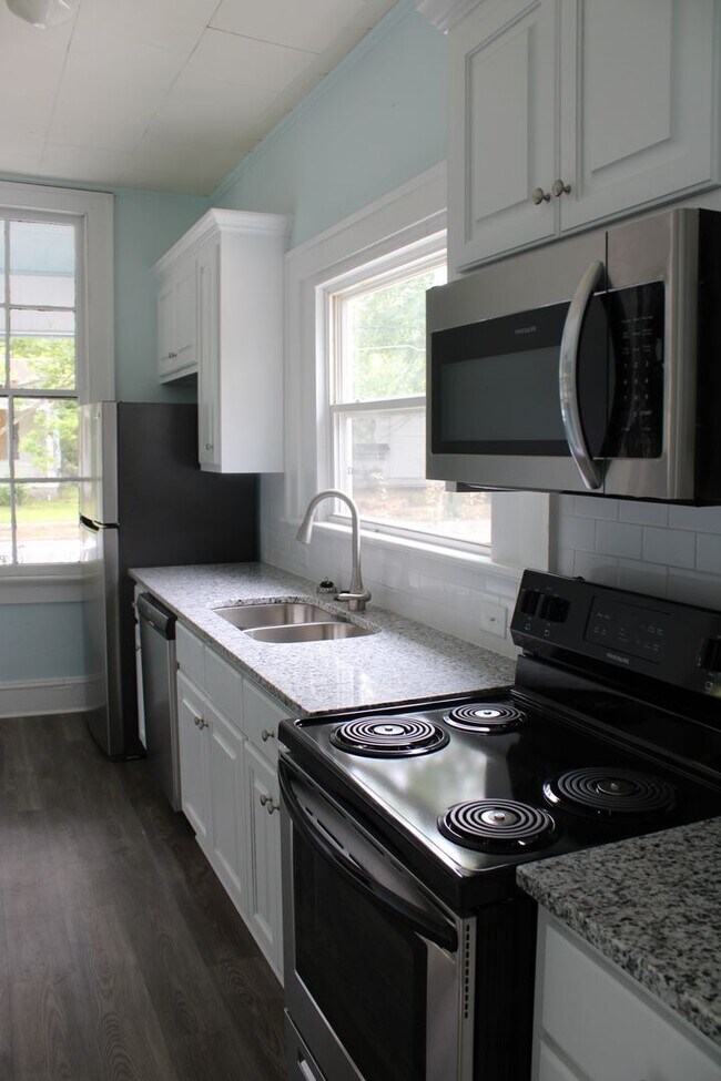 Foto del edificio - 404 Vance St NE