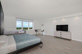 Building Photo - 2301 Collins Ave